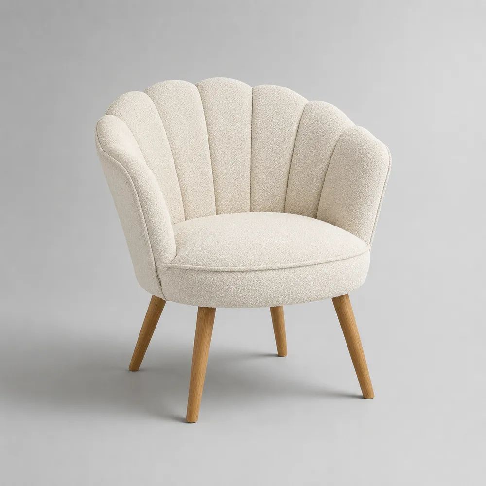 Poltrona da salotto in bouclé di poliestere con gambe in legno massello, schienale a conchiglia, crema, 76 x 73 x 82 cm